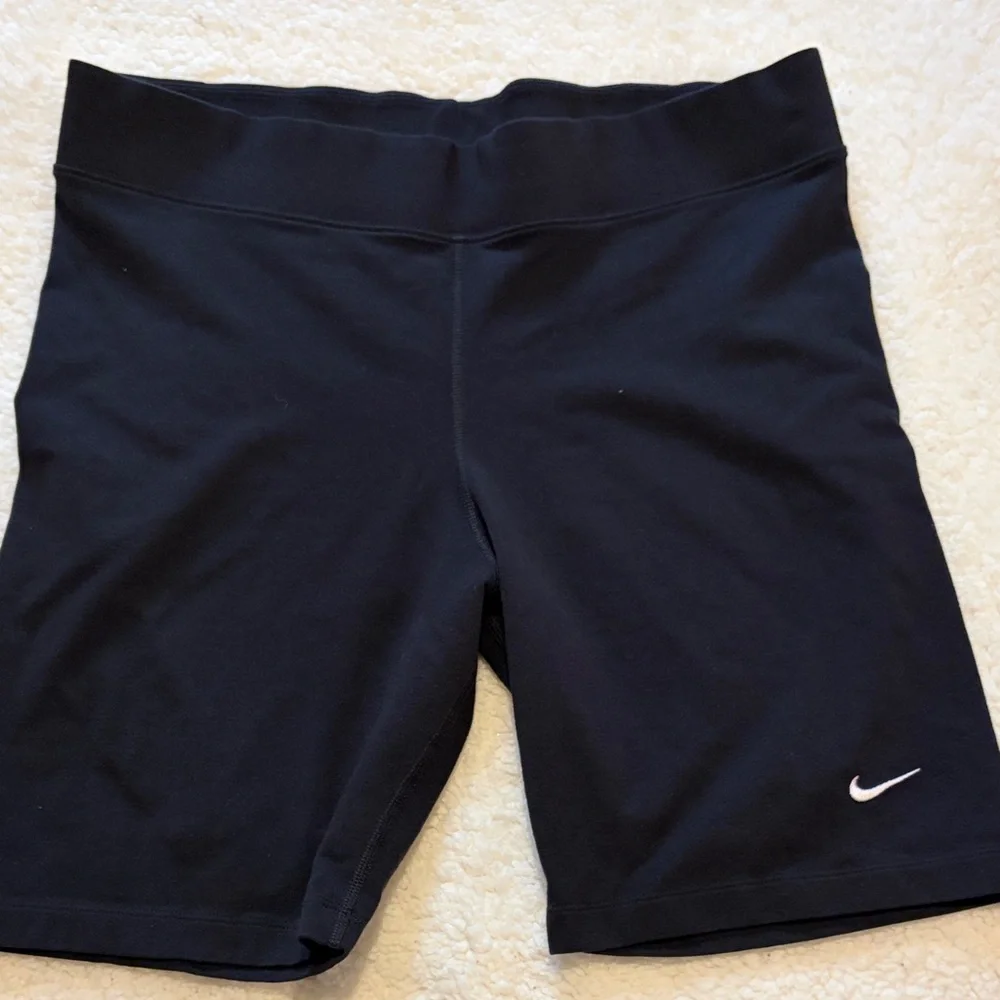 Nike Women's Dark Bike Shorts - Picture 1 of 4